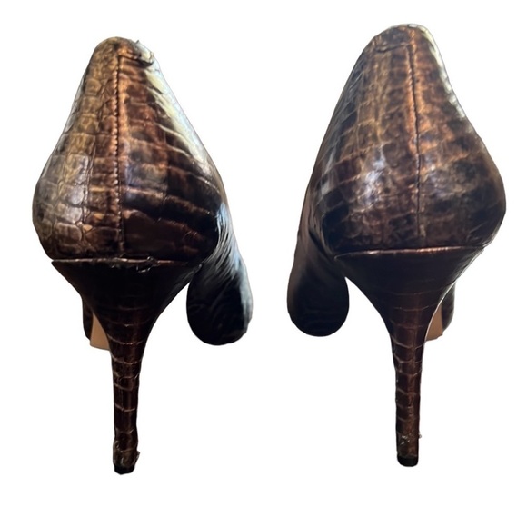 Vince Camuto Woman’s Snake Heels Size 8 1/2 - Picture 3 of 7